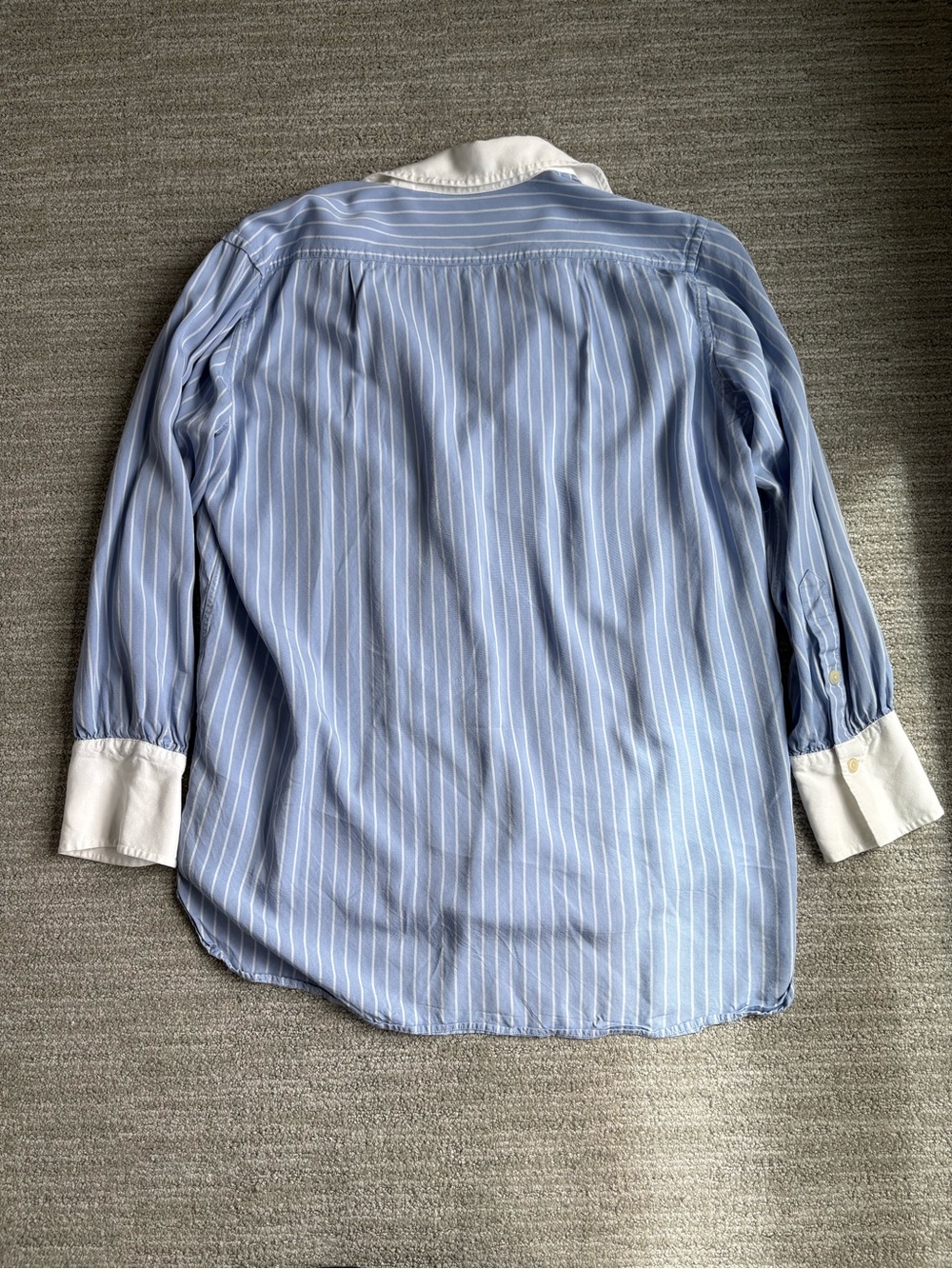 Uniqlo x JW ANDERSON Light Blue Pinstripe Shirt with White Contrast Collar - Picture 2 of 4